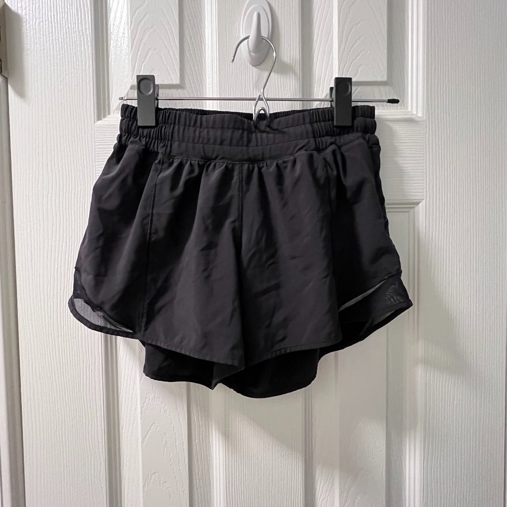 Lululemon Hotty Hot Low-Rise Lined Short 4"